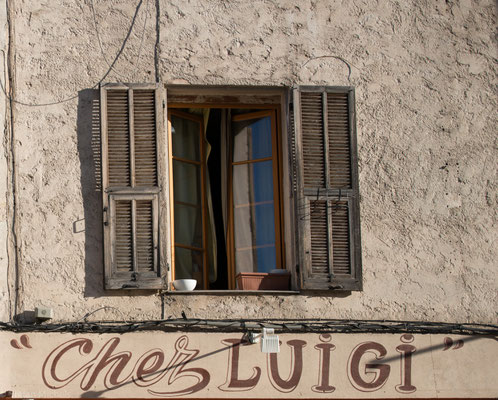 An der Rue du Marché, eine enge Marktgasse.