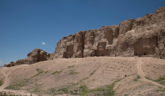 Kaum 4 km nördlich von Persepolis befindet sich Naqsch-e Rostam mit einer Galerie von vier Felsgräbern.