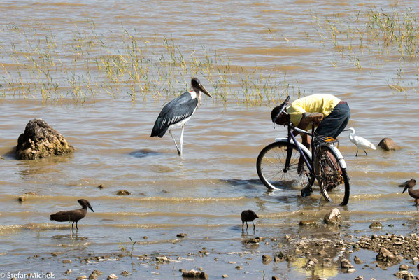 Fahrradwäsche am Ziway-See.