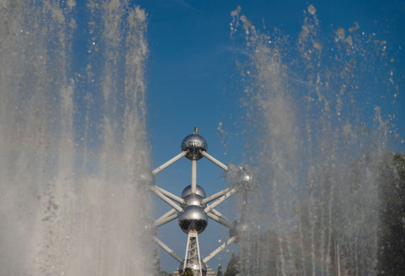 Das Atomium ist ein in Brüssel für die Expo 58 errichtetes 102 m hohes Bauwerk.