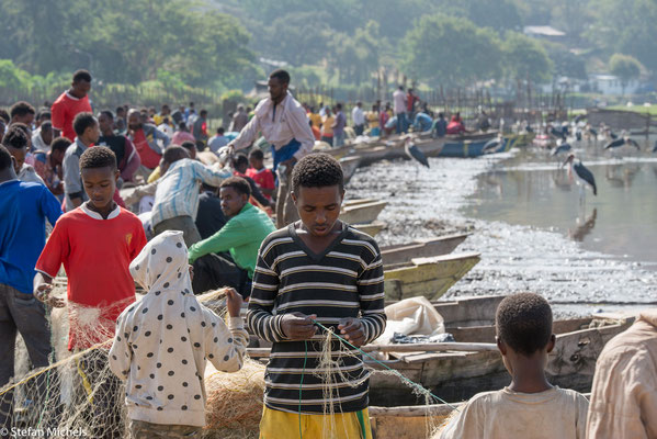 Eine Straße verbindet Awassa mit Addis Abeba und mit Nairobi.