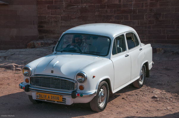 Der Hindustan-Ambassador, seit 1957 nach Vorlage des Morris Oxford gebaut.