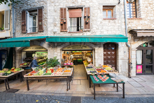 1481 wurde die Provence Frankreich angegliedert und Vence damit französisch. 