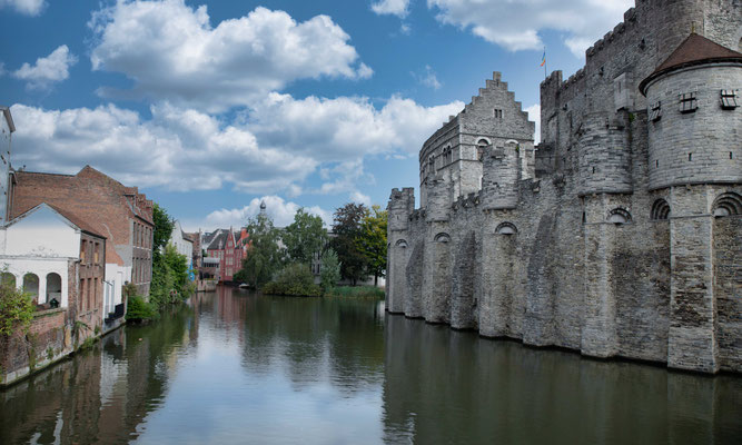 Im Mittelalter wuchs Gent durch den blühenden Tuchhandel zu einer der größten und bedeutendsten Städte Europas heran.