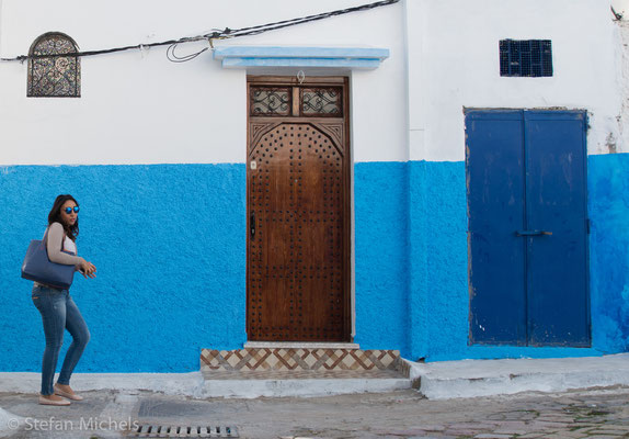 Rabat - Die Medina -An der Rue Souika parallel zur Mauer liegt die Große Moschee.