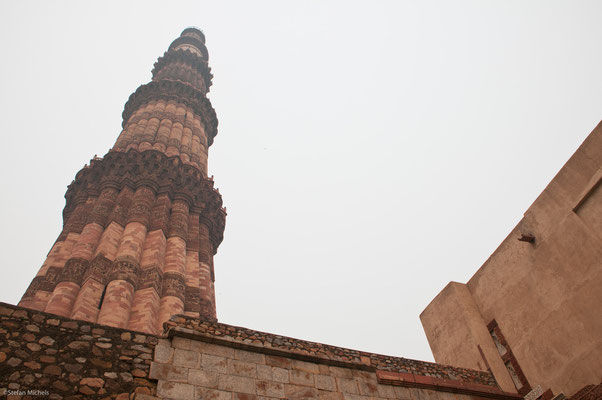 Am Qutub Minar, Delhi - 72m hoch