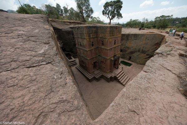 Lalibela -Er regierte das Reich Lasta. Im 12./13. Jahrhundert ließ er elf Kirchen jeweils als Ganzes aus der umgebenden Felsformation herausarbeiten, jeweils bis zu 800 m² groß und zehn Meter hoch.