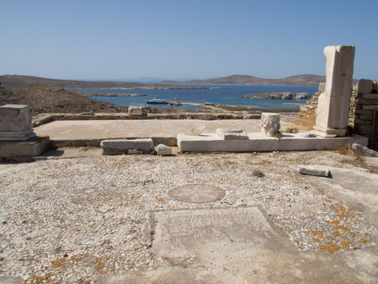 Der Haupttempel der Stadt war der des Apollon, auf den sich fast alle anderen Tempel und Gebäude orientieren