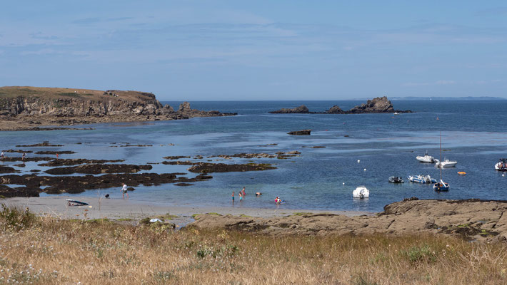 Das Meer ist landseitig ruhig, im Gegensatz zur Wilden Küste (Côte sauvage) auf der Atlantikseite.