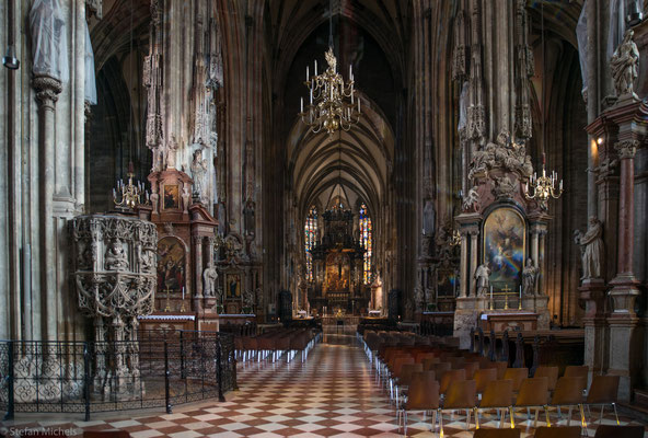 Das Langhaus des Doms ist dreischiffig, was ihn als Stadtpfarrkirche ausweist.