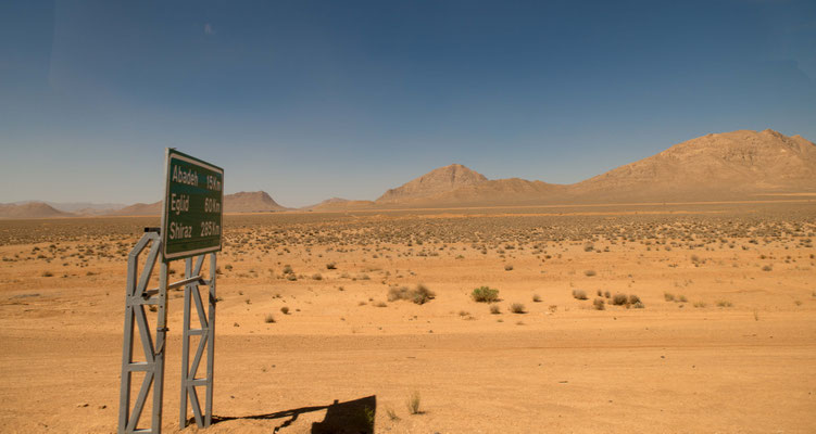 Auf nach Shiraz , die Stadtliegt etwa 700 km südlich von Teheran im südlichen Zāgros-Gebirge auf etwa 1500 m. 