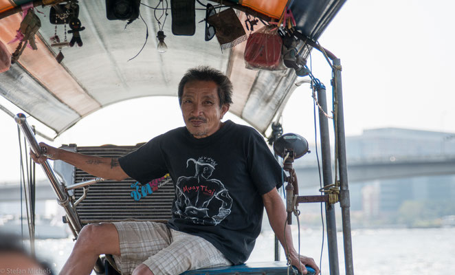 Insbesondere in der Hauptstadt Bangkok dienten sie jahrhundertelang als Weg zur Arbeit, als schwimmender Marktplatz und letztlich zur Entsorgung der Fäkalien.