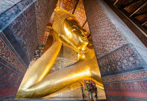 Die Hauptattraktion in Wat Pho ist heute die berühmte 46 Meter lange und 15 Meter hohe vergoldete liegende Buddha-Statue.