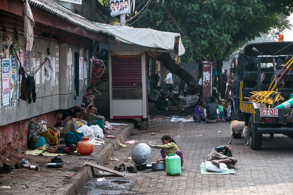 Straßenszene, Dharavi, 1 Mio. Menschen auf engstem Raum