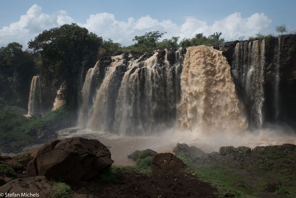 Der Blaue Nil - Hier stürzt sich der wasserreichere der beiden großen Quellflüsse des Nils 42 Meter in die Tiefe. Mit einer Breite von über 400 Metern während der Regenzeit ist er der zweitgrößte Wasserfall Afrikas. 