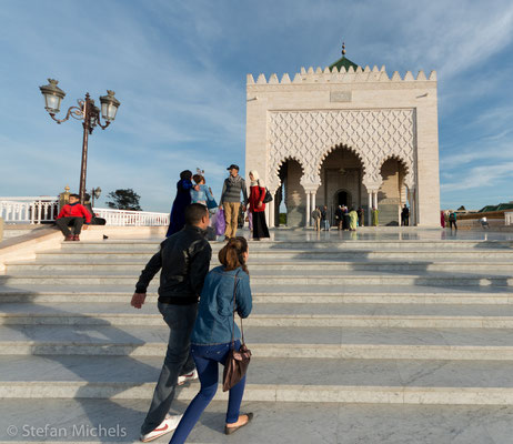 Rabat - Das zwischen 1961 und 1967 errichtet Mausoleum von Mohammed V. und Hassan II.