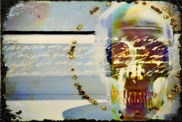 SUNNY DEAD; Blattvergoldete Projektile, Mischtechnik auf Leinwand, 51x75 cm