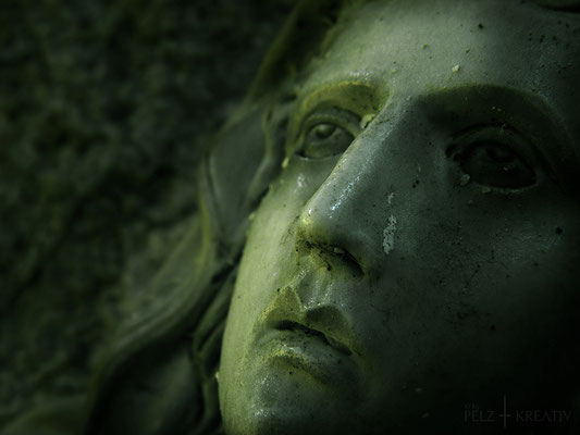 Exponattitel: Straubinger Petersfriedhof Nr. 8 - Exponatgröße: 15 x 20 - Art: fineART - © by Pelz Kreativ 2021