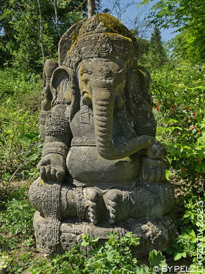 Exponattitel: Nepaltempel - Wiesent  2023 - 6/22 - Exponatgröße: 15 x 20 cm - Art: fineART - © by Pelz Kreativ 2023