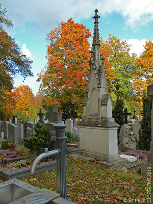 Exponattitel: Autumnal Cemetery No. III / No. 2 - Exponatgrößen: 15 x 20 - Art: fineART - © by Pelz Kreativ 2019