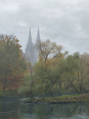 Bildtitel: Dom St. Peter im Nebel - 15 x 20 - Copyright by Emil Pelz 2017