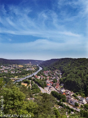 Exponattitel: Riedenburg / Rosenburg / Raubvogelschau & Museum Nr. 23 / Aussicht ins Tal zu Riedenburg - Exponatgröße: 15 x 20 cm - Art: fineART - © by Pelz Kreativ 2023