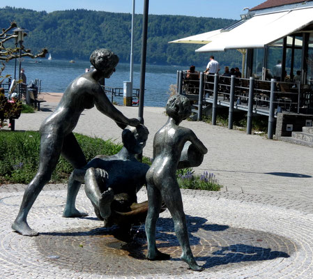 Brunnen am Wassertreppe in Frühling Sipplingen 