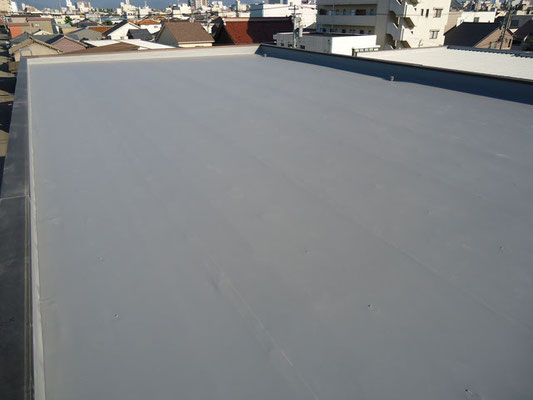陸屋根の塩ビシート防水工事後の写真
