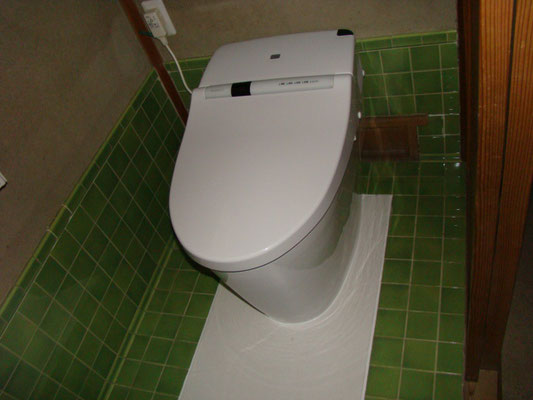 和式トイレから洋式トイレに取り換え後の写真