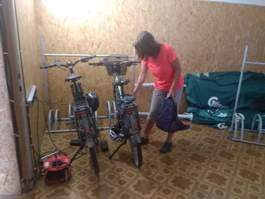 Akkus können gleich in der Garage geladen werden