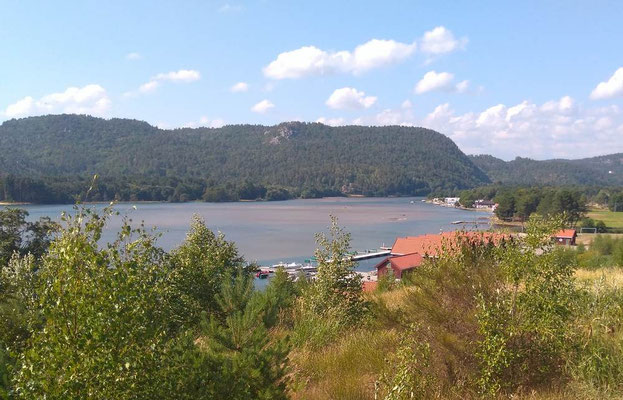 Blick auf unseren schön gelegenen Campingplatz - hinten rechts in der Bucht