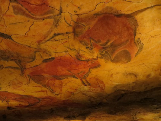Deckenmalereien in der Höhle