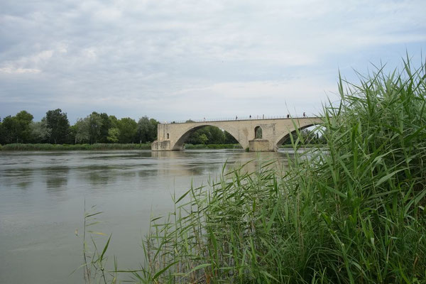 Gut die Hälfte der Brücke steht noch....