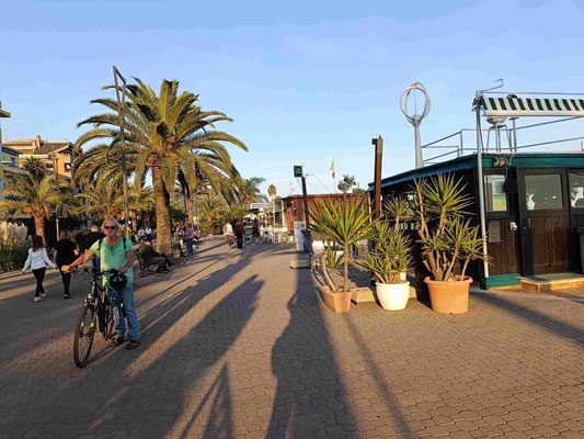 Promenade am Strand 