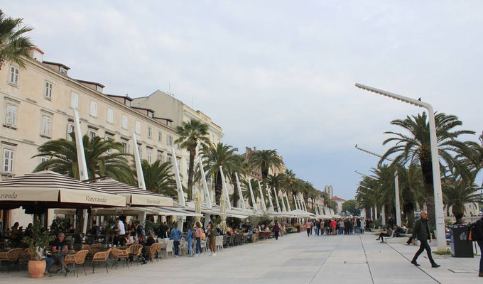 Promenade am Hafen