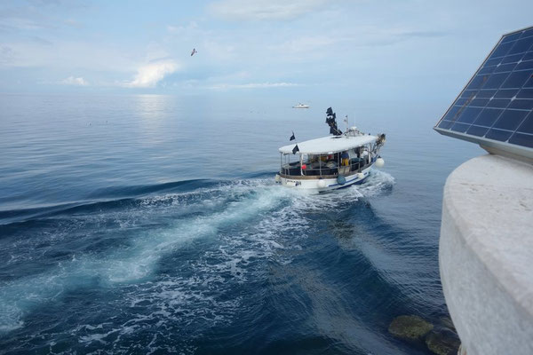 Dieses Boot wird von der Polizei begleitet