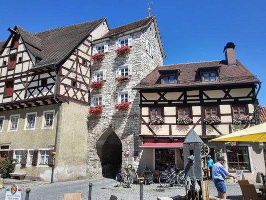 rechts vom Turm ist das kleine Cafe