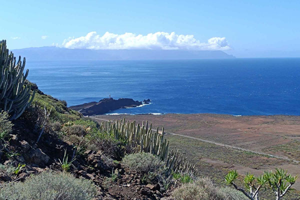 Blick auf La Gomera (unter den Wolken)