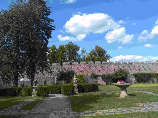 im Garten der Burg Creuzburg