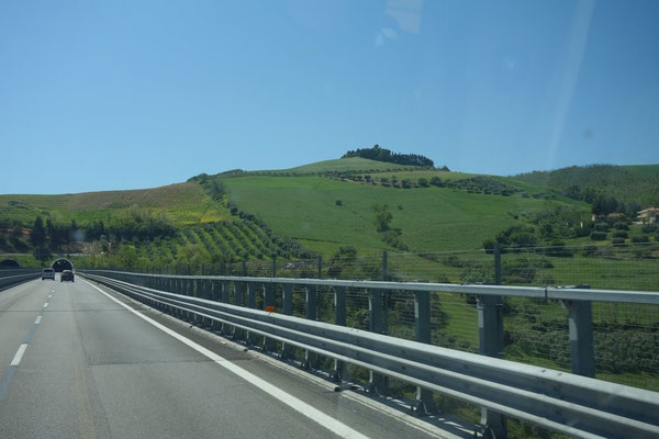 rechts der Autobahn