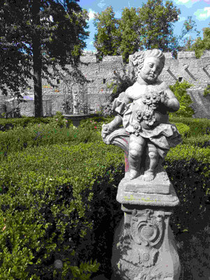 im Garten der Burg Creuzburg