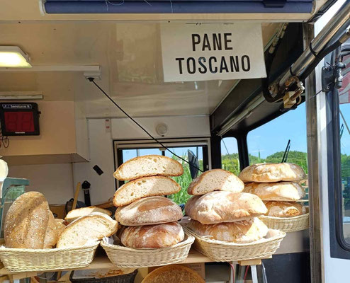 Die Panini (Brötchen) sind schrecklich in Italien. Probieren wir es doch mal mit Brot