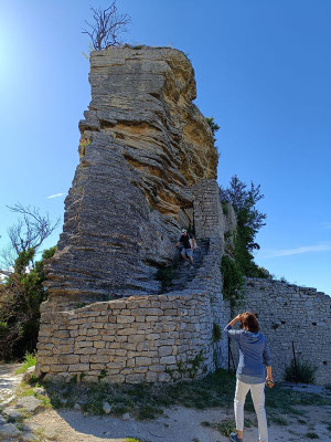 Oben auf dem Felsen ist der Aussichtspunkt