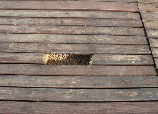 Ein Loch mitten auf der Promenade