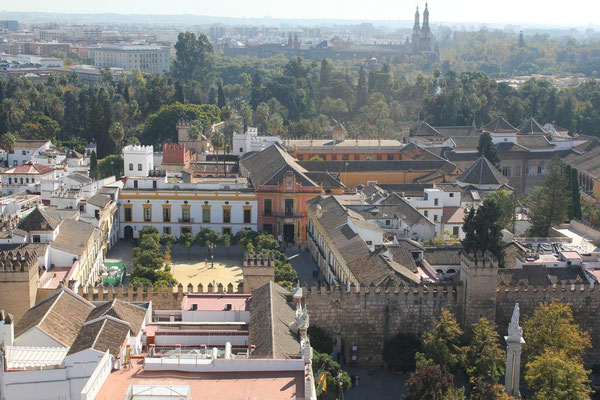 Blick von der La Giralda auf Real Alcazar