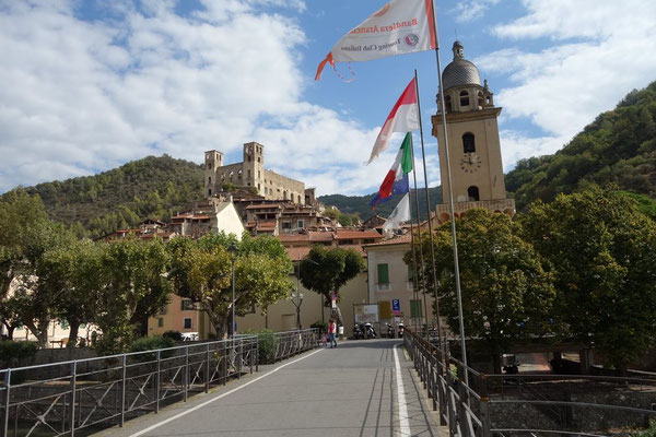 Erster Blick auf Dolceacqua