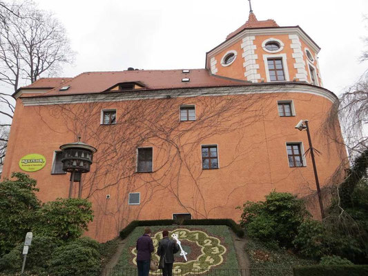 Fleischerbastei und Blumenuhr mit Meißner Porzellanglockenspiel
