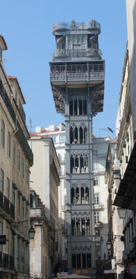 Elevador de Santa Justa - Dieser Aufzug samt Turm ist rund 45 Meter hoch