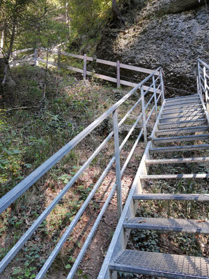 236 Stufen runter bis zum Wasserfall
