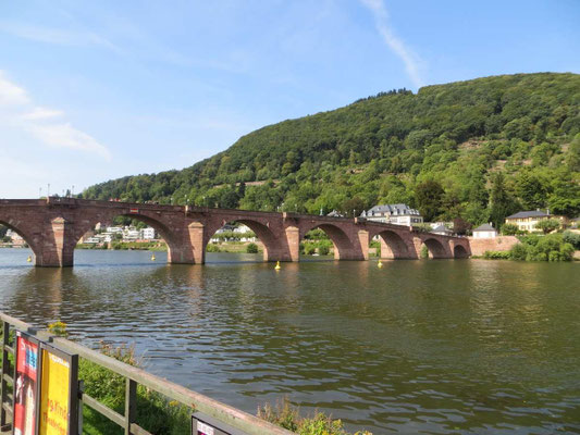  Karl-Theodor-Brücke, besser bekannt als Alte Brücke